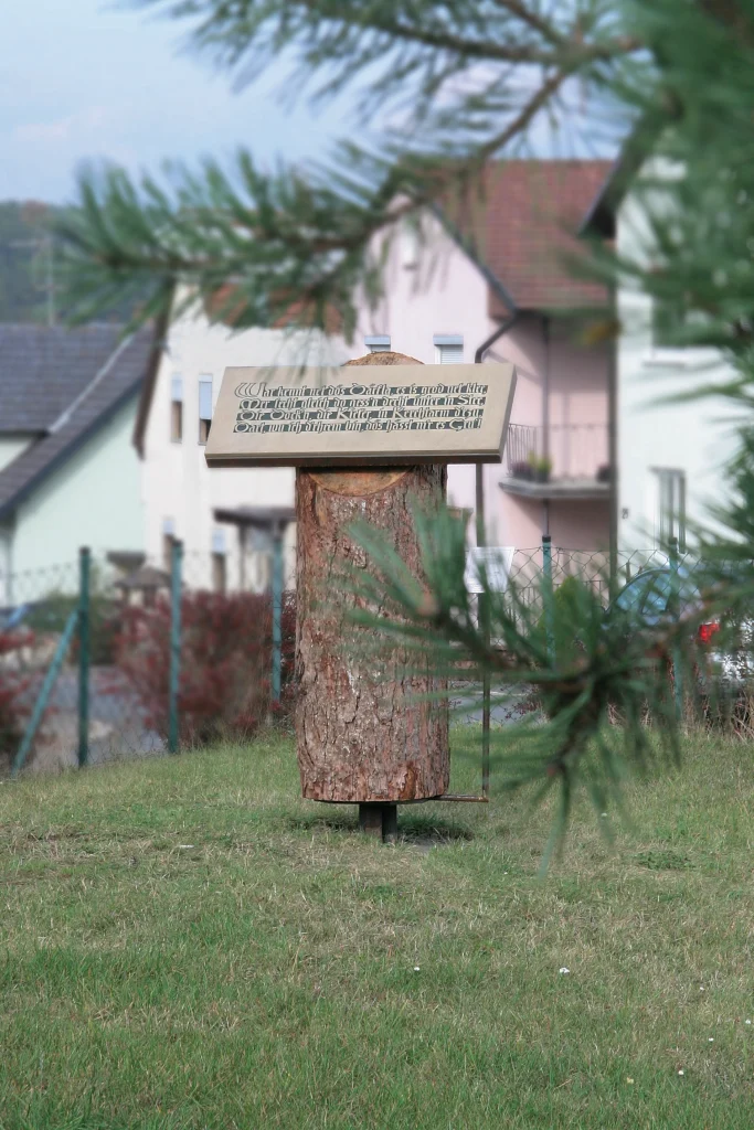 Tafelweg-Schild auf Freifläche